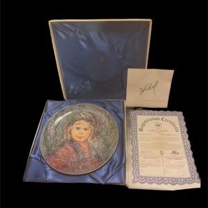 Edna Hibel "La Contessa Isabella" Collectors Plate - The Nobility Of Children